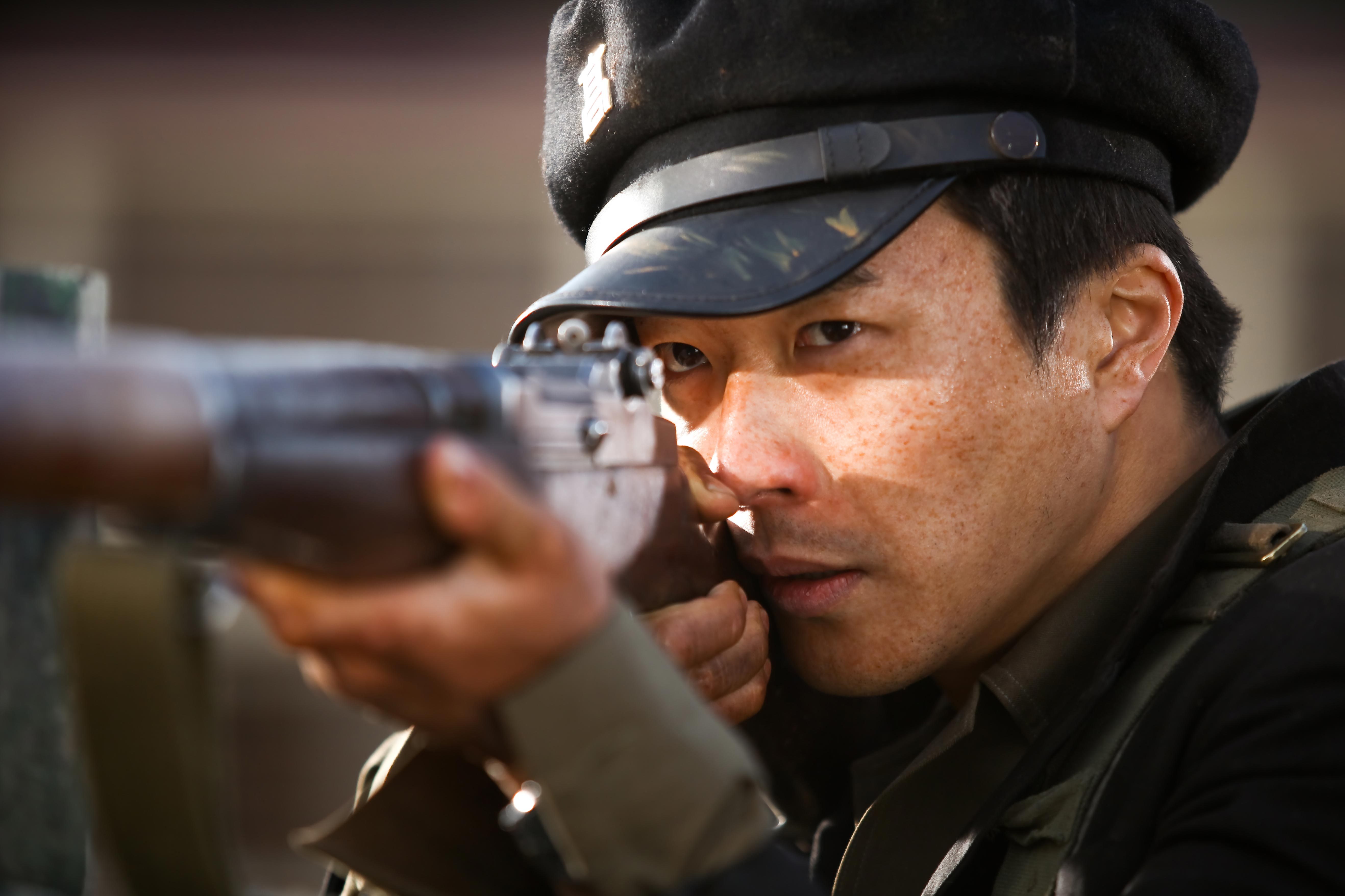 向着炮火剧照的剧照