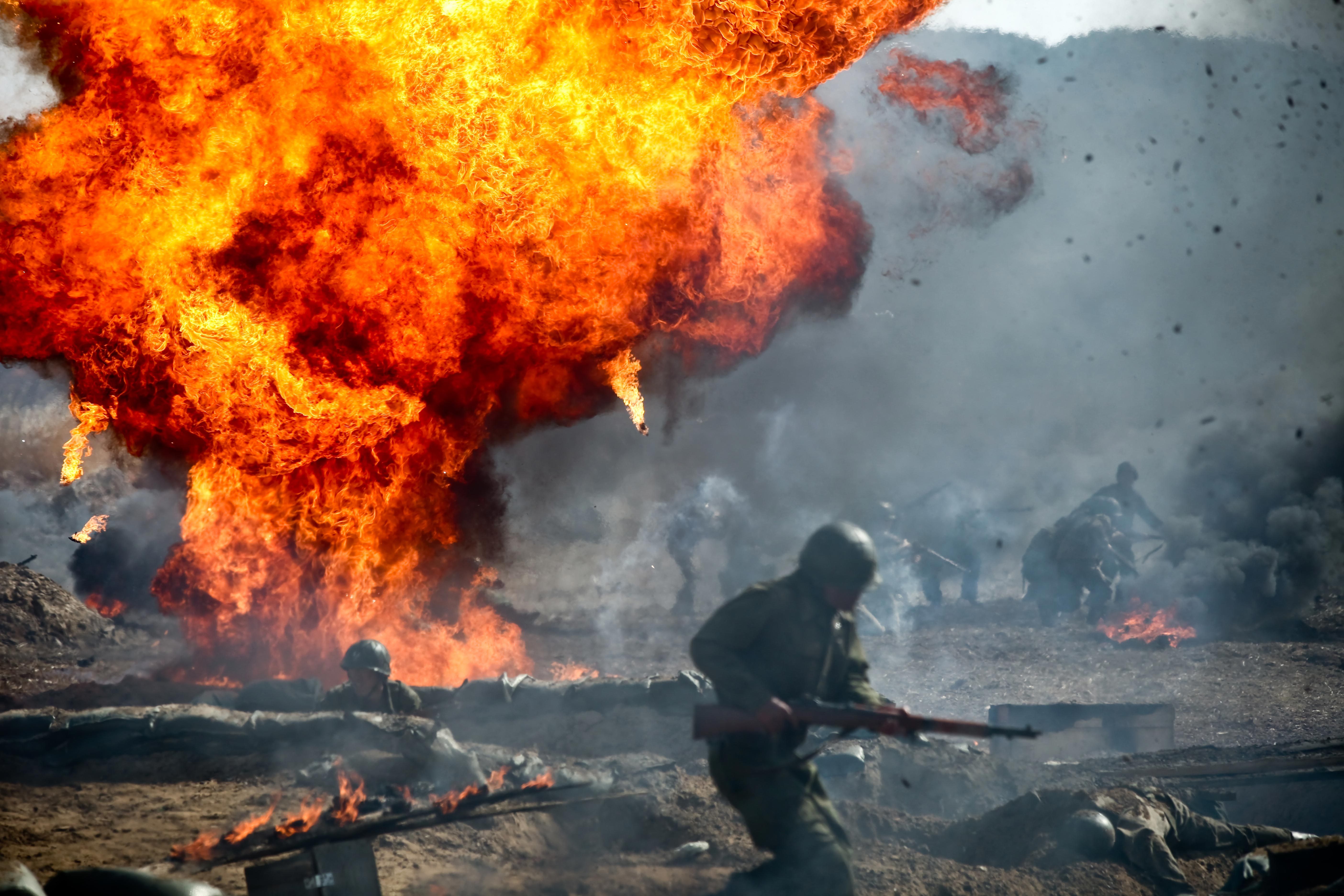 向着炮火剧照的剧照