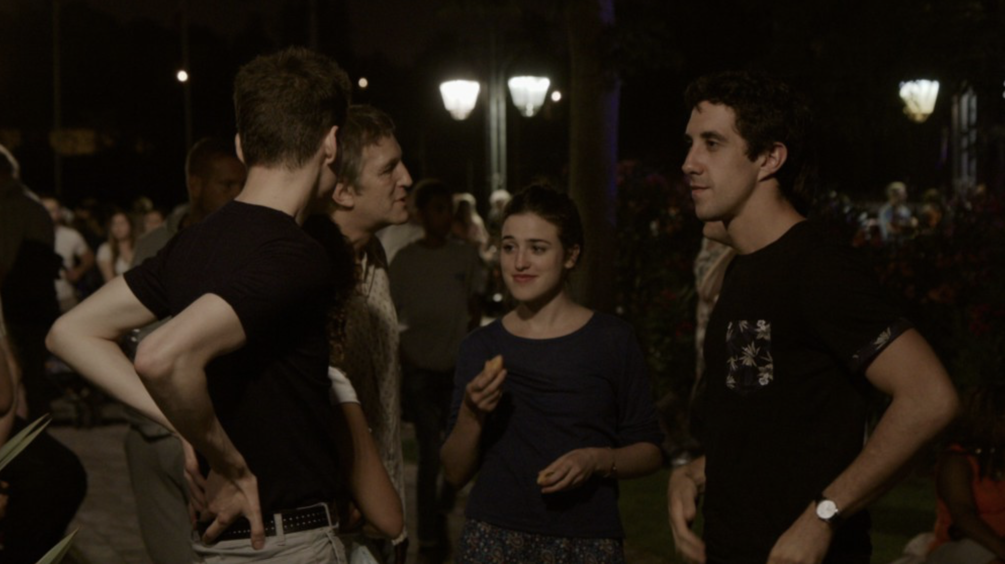 站立的爱剧照的剧照