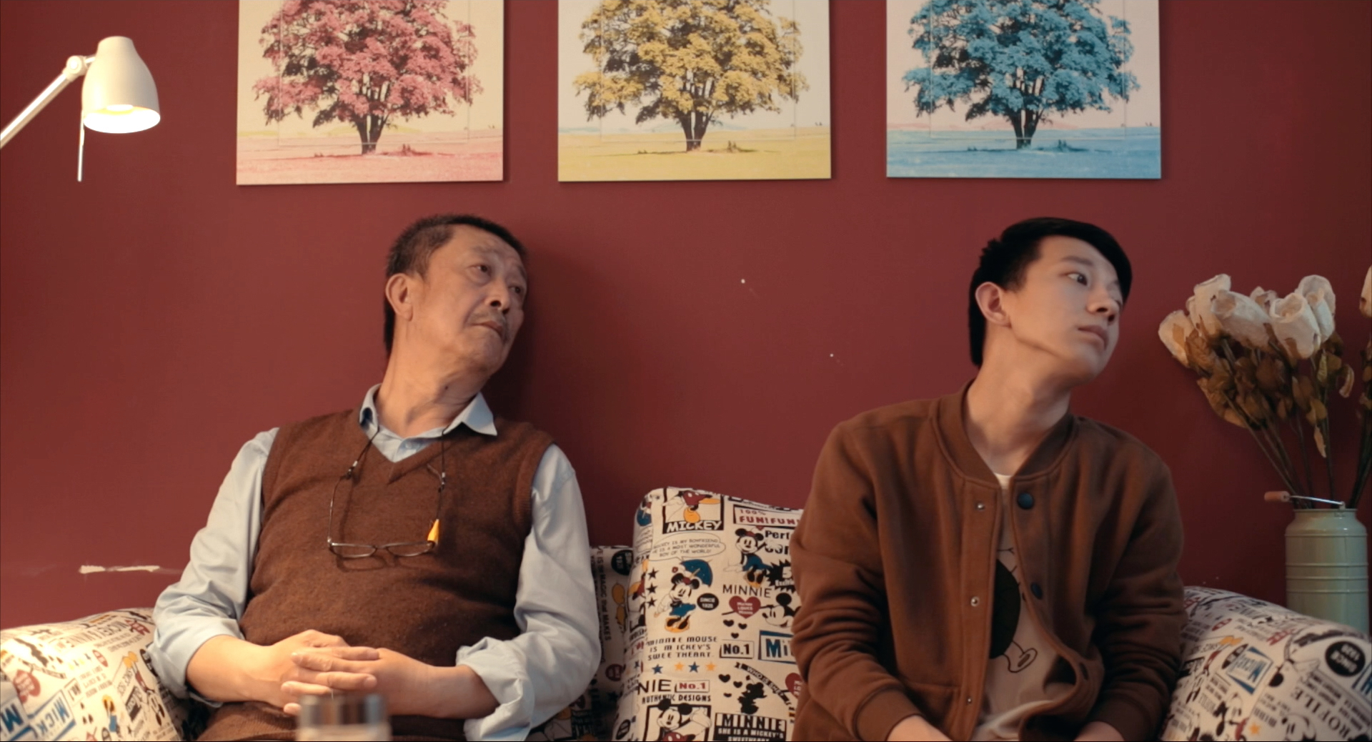 睡沙发的人剧照的剧照