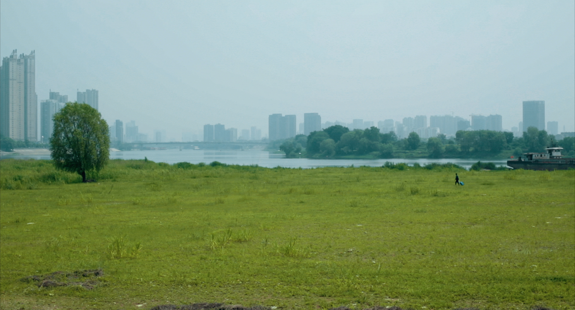 睡沙发的人剧照的剧照