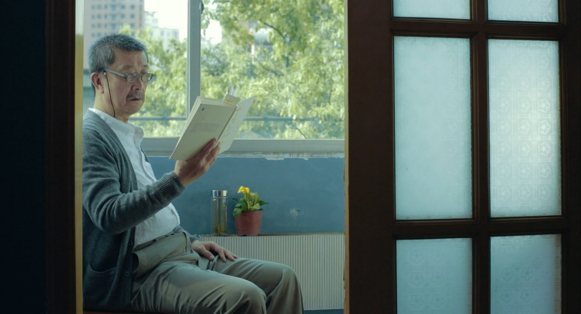 睡沙发的人剧照的剧照