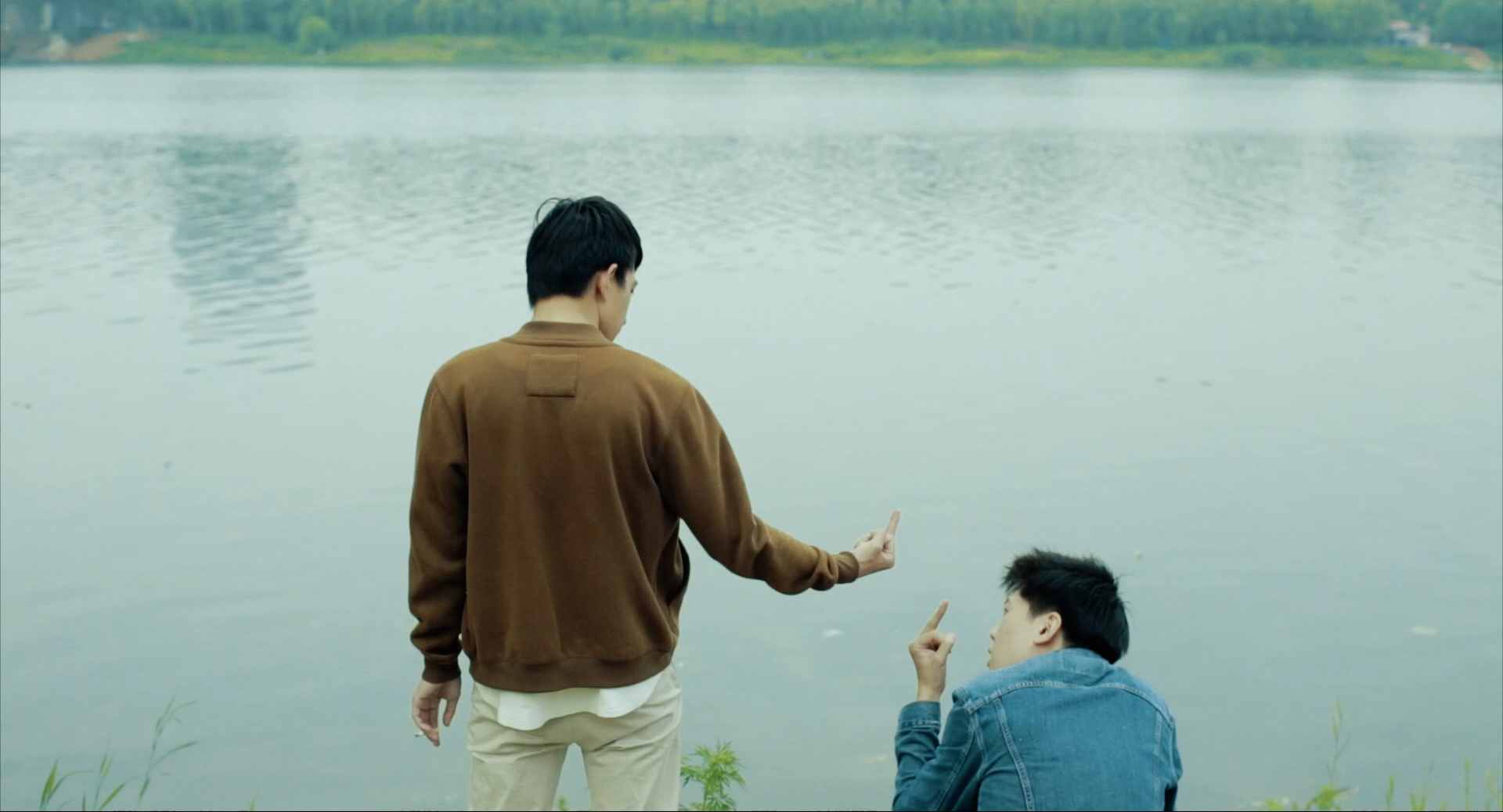 睡沙发的人剧照的剧照