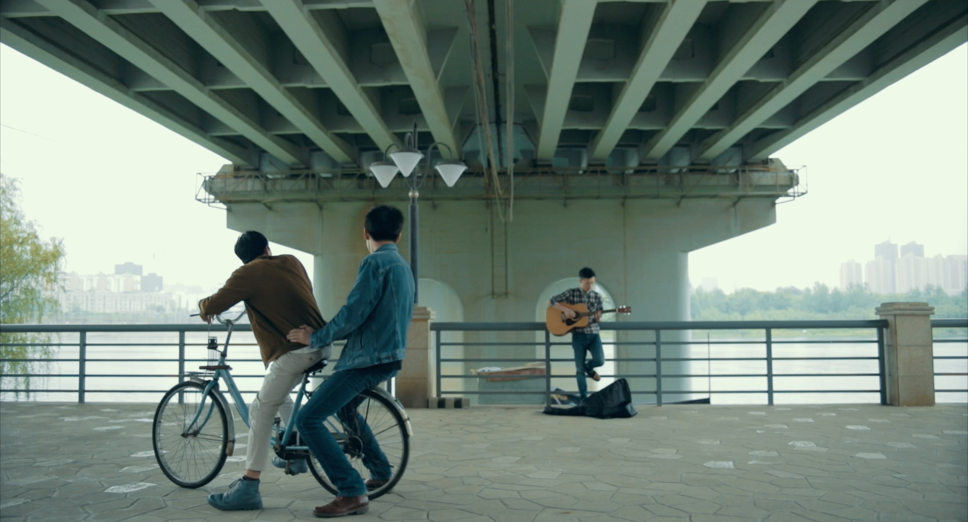 睡沙发的人剧照的剧照