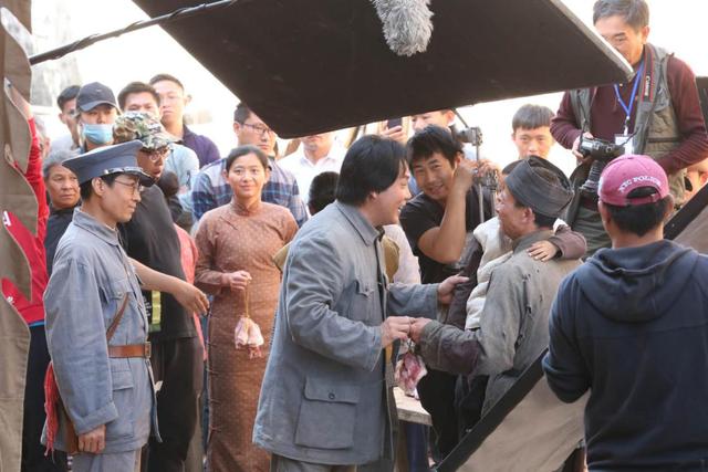 红色圩场剧照的剧照