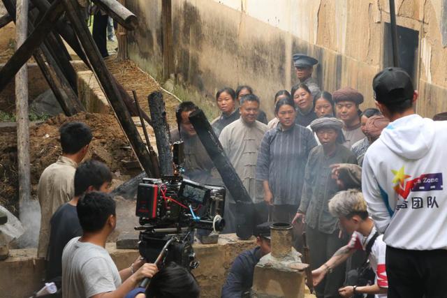 红色圩场剧照的剧照