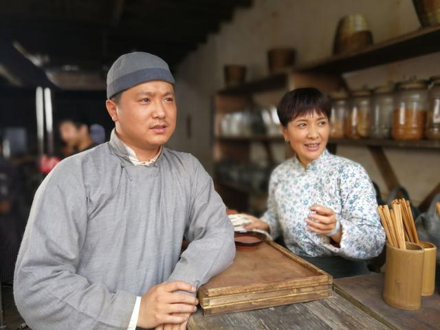 红色圩场剧照的剧照