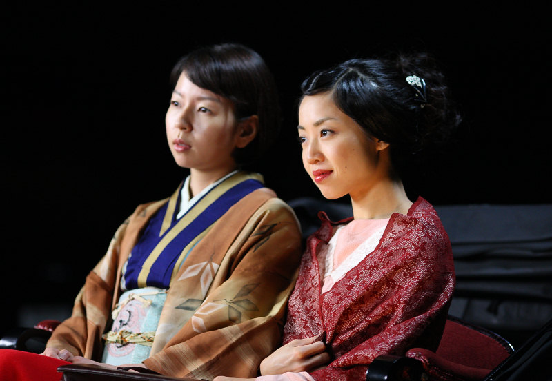 芳子与百合剧照的剧照