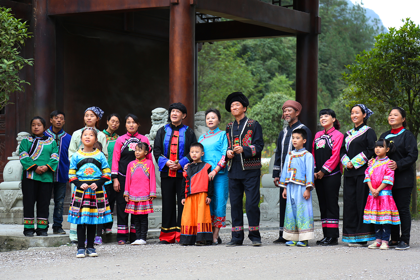 撼山瑶剧照的剧照