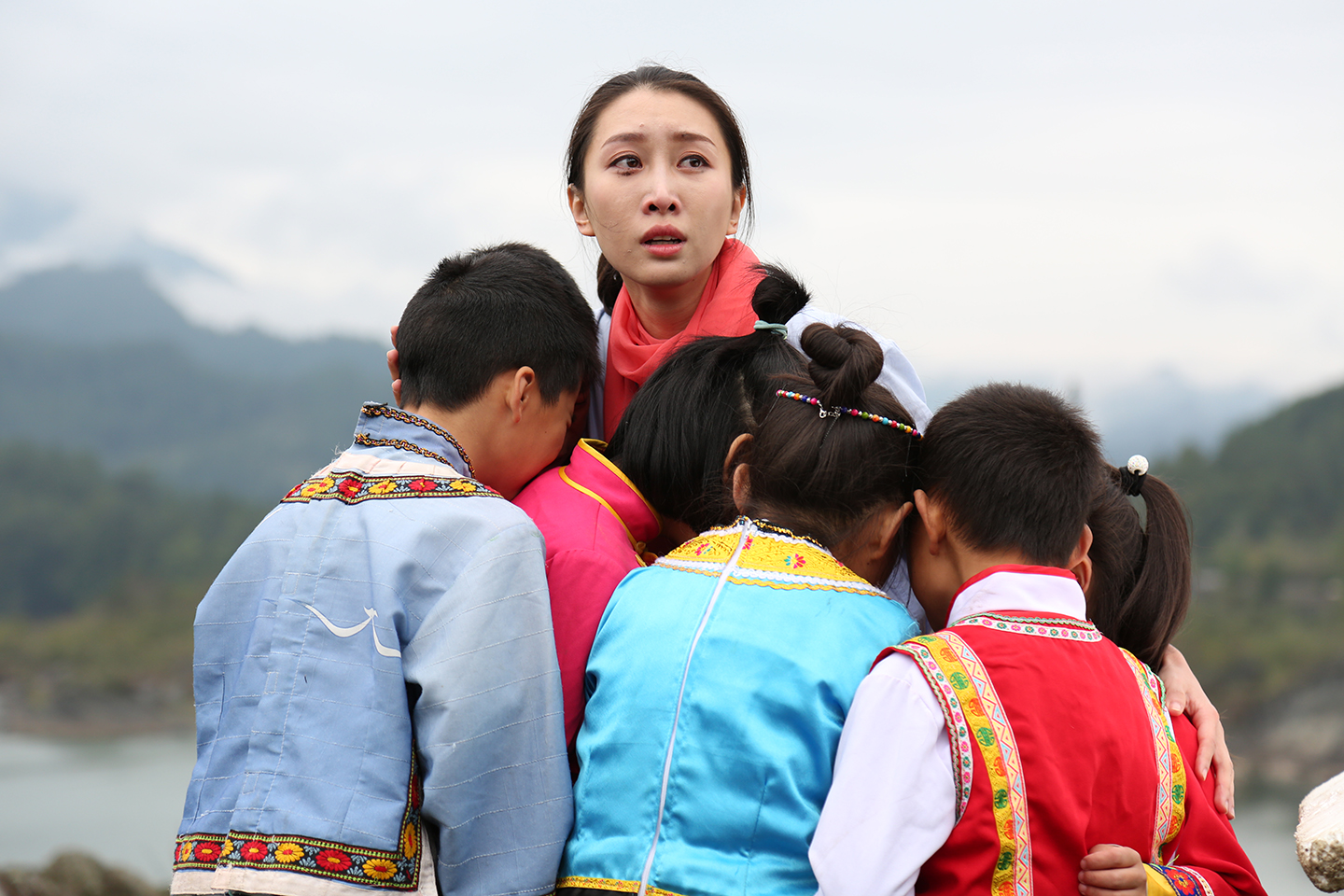 撼山瑶剧照的剧照