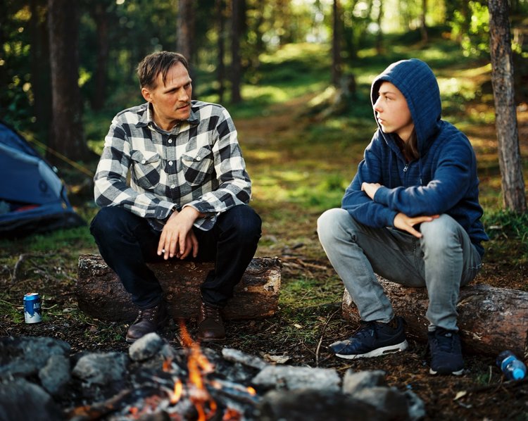 明亮的夜剧照的剧照