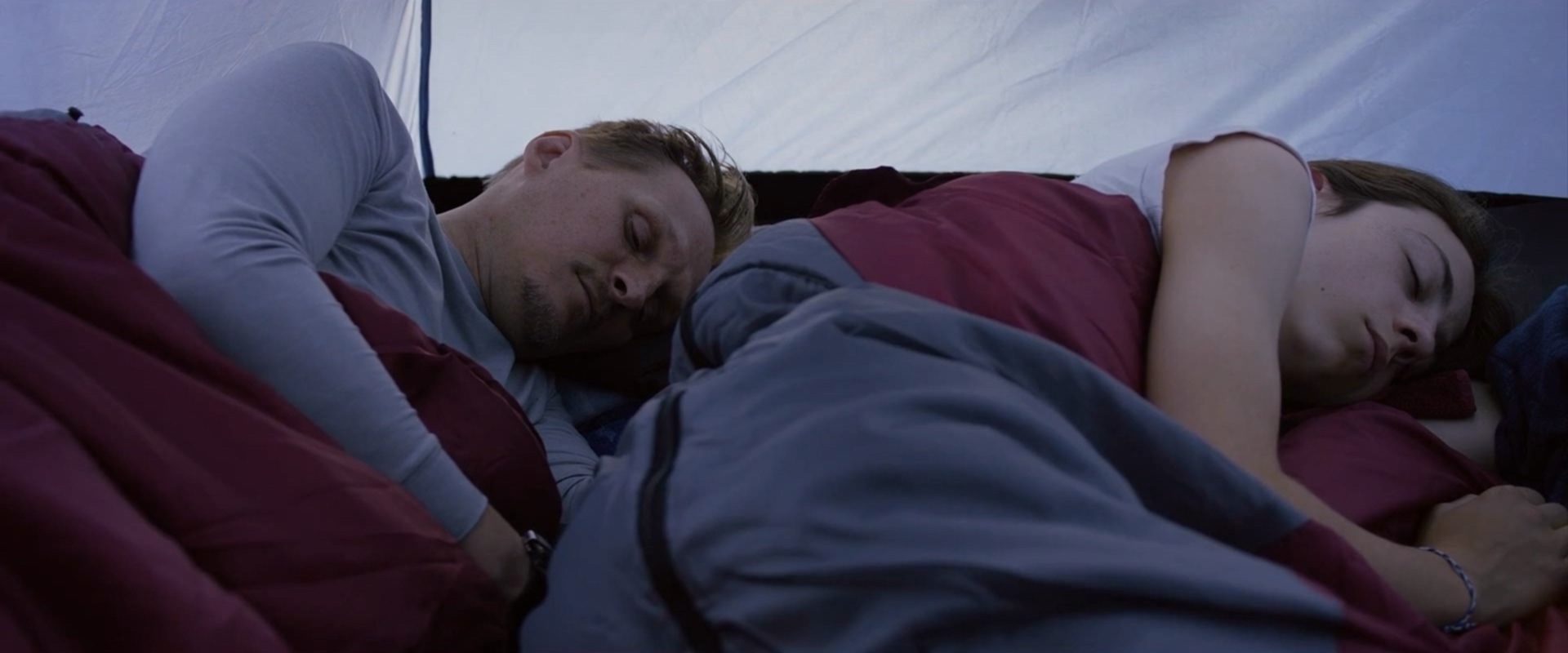 明亮的夜剧照的剧照