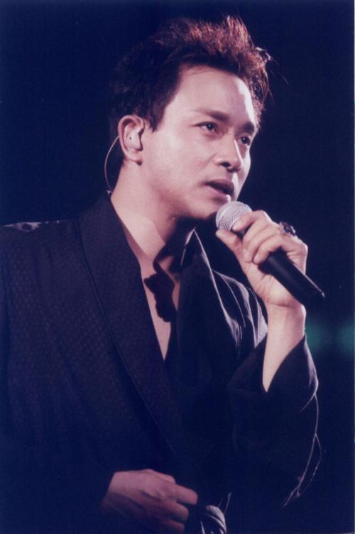 张国荣跨越97演唱会剧照的剧照