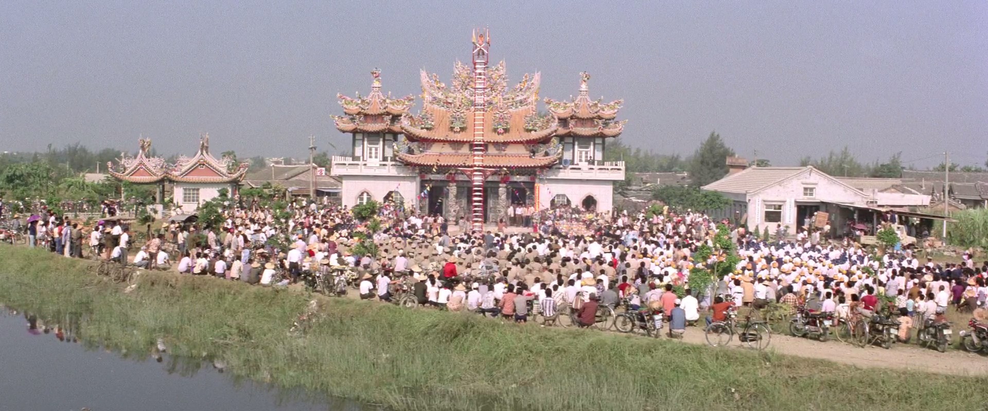 汪洋中的一条船剧照的剧照