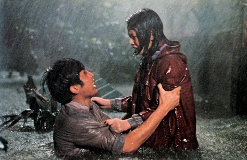 汪洋中的一条船剧照的剧照