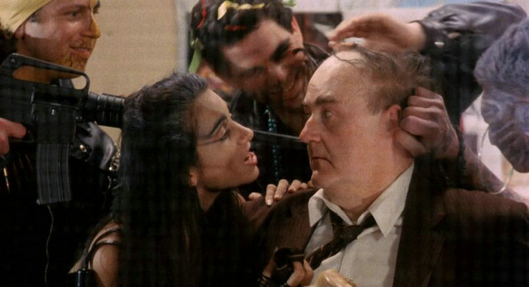 融掉低等生物剧照的剧照