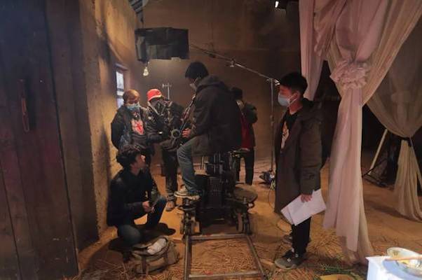 守灵剧照的剧照