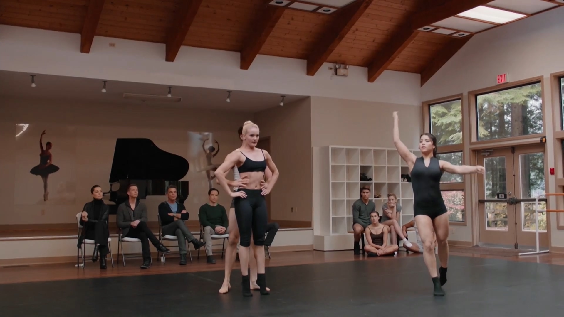 中央舞台：踮起脚尖剧照的剧照