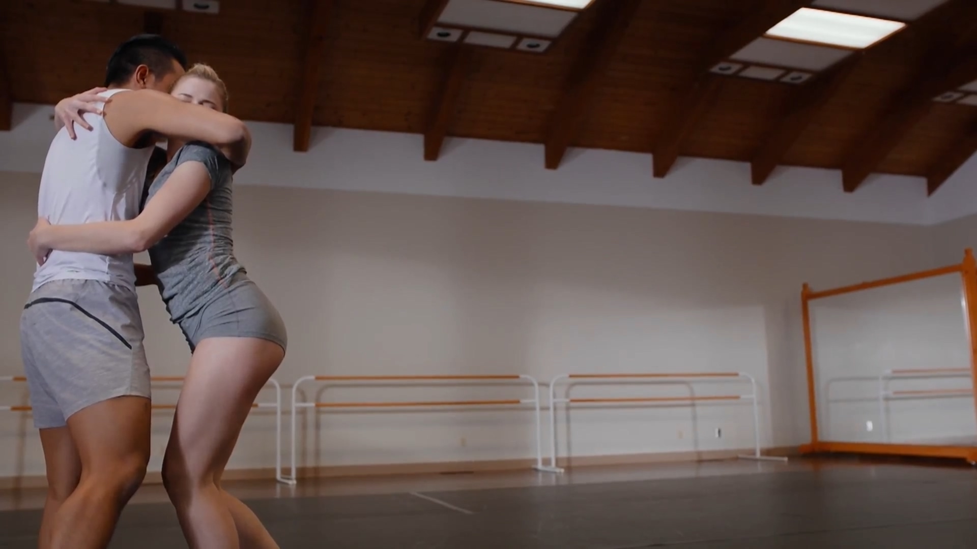 中央舞台：踮起脚尖剧照的剧照