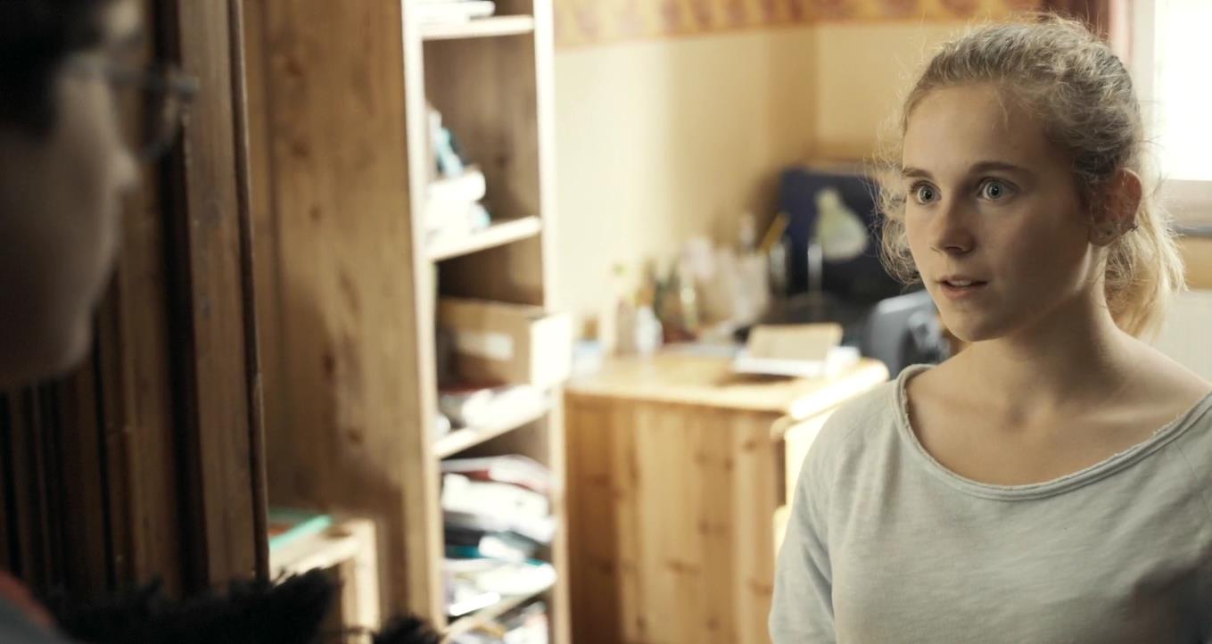 年轻的阿迈德剧照的剧照