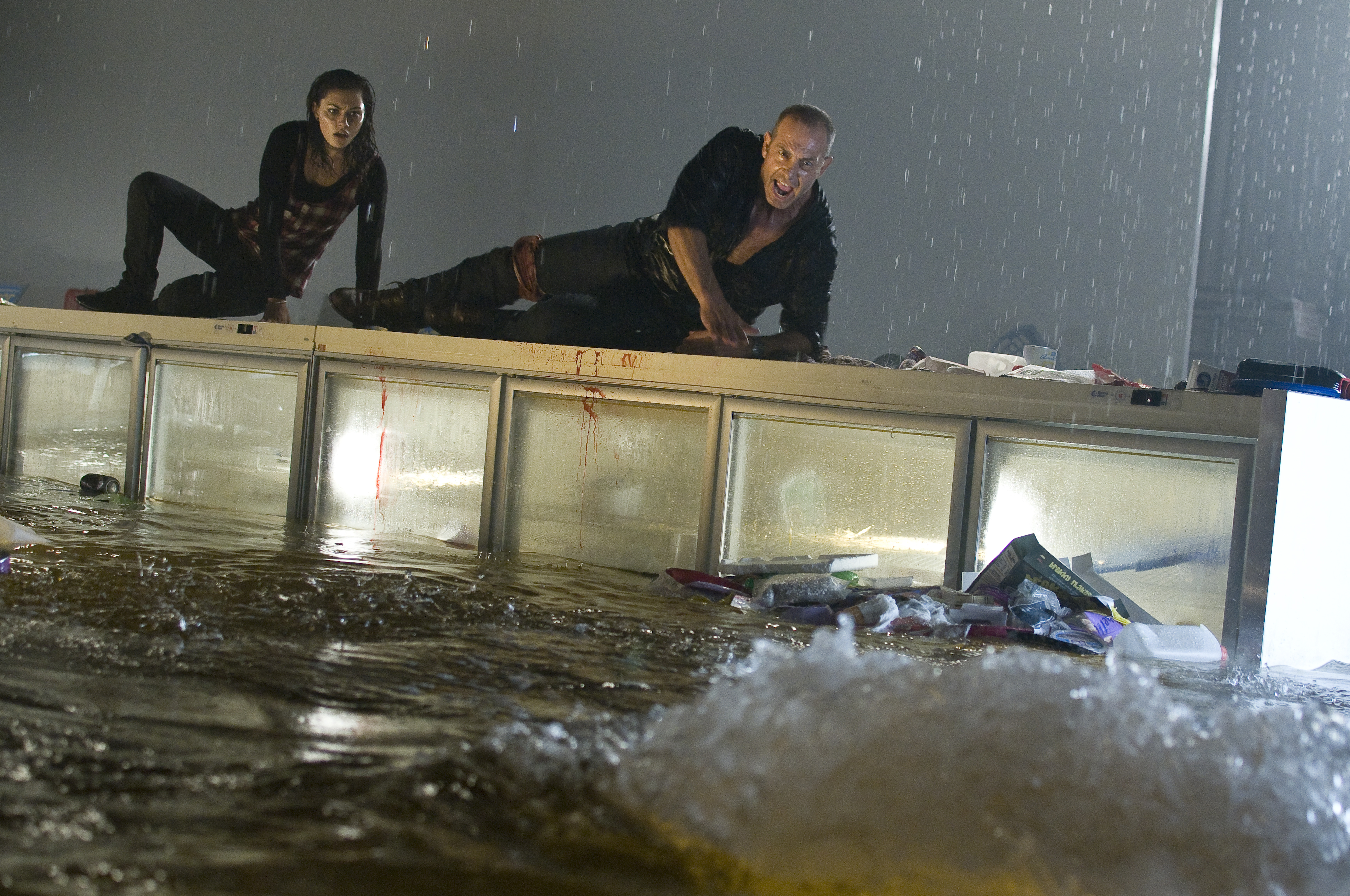 大海啸之鲨口逃生剧照的剧照