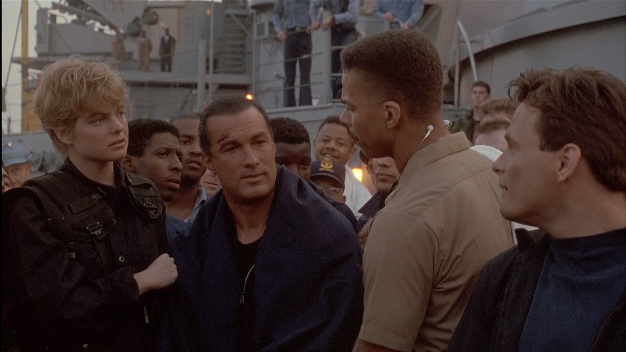 潜龙轰天剧照的剧照