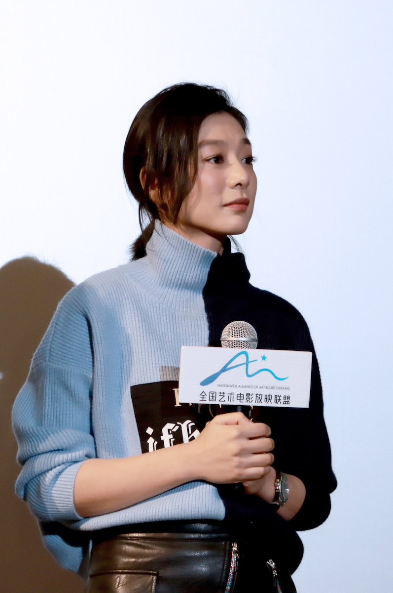 淡蓝琥珀剧照的剧照