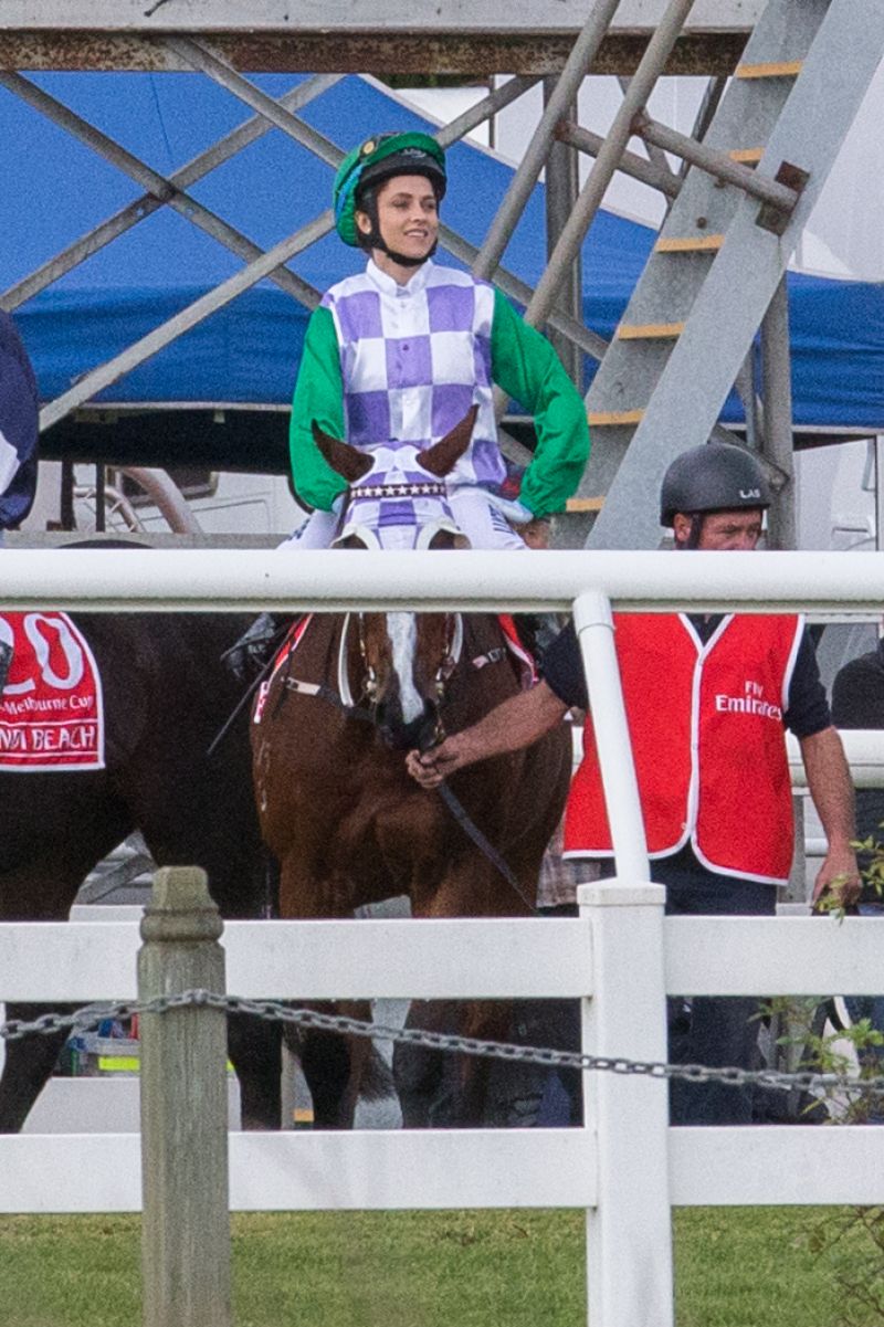 赛马女孩剧照的剧照