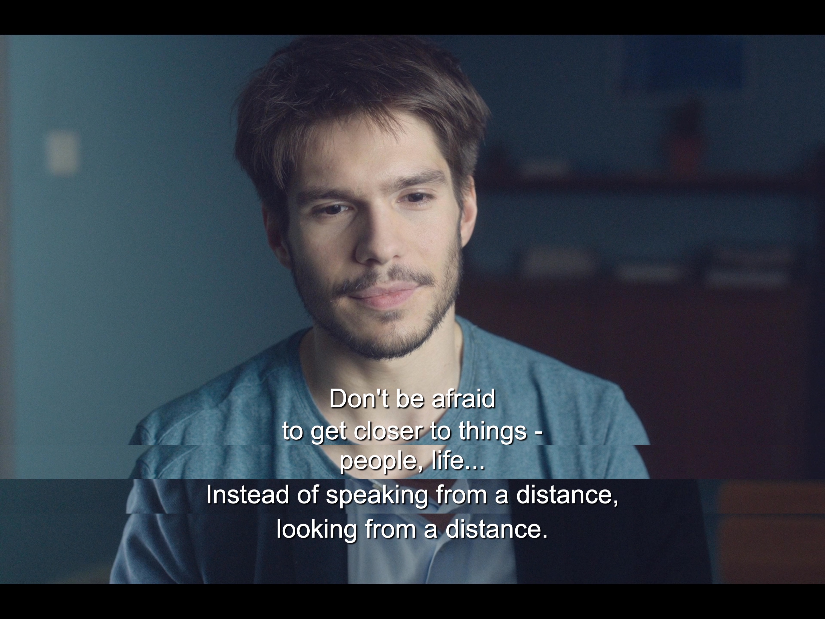 某处，某人剧照的剧照