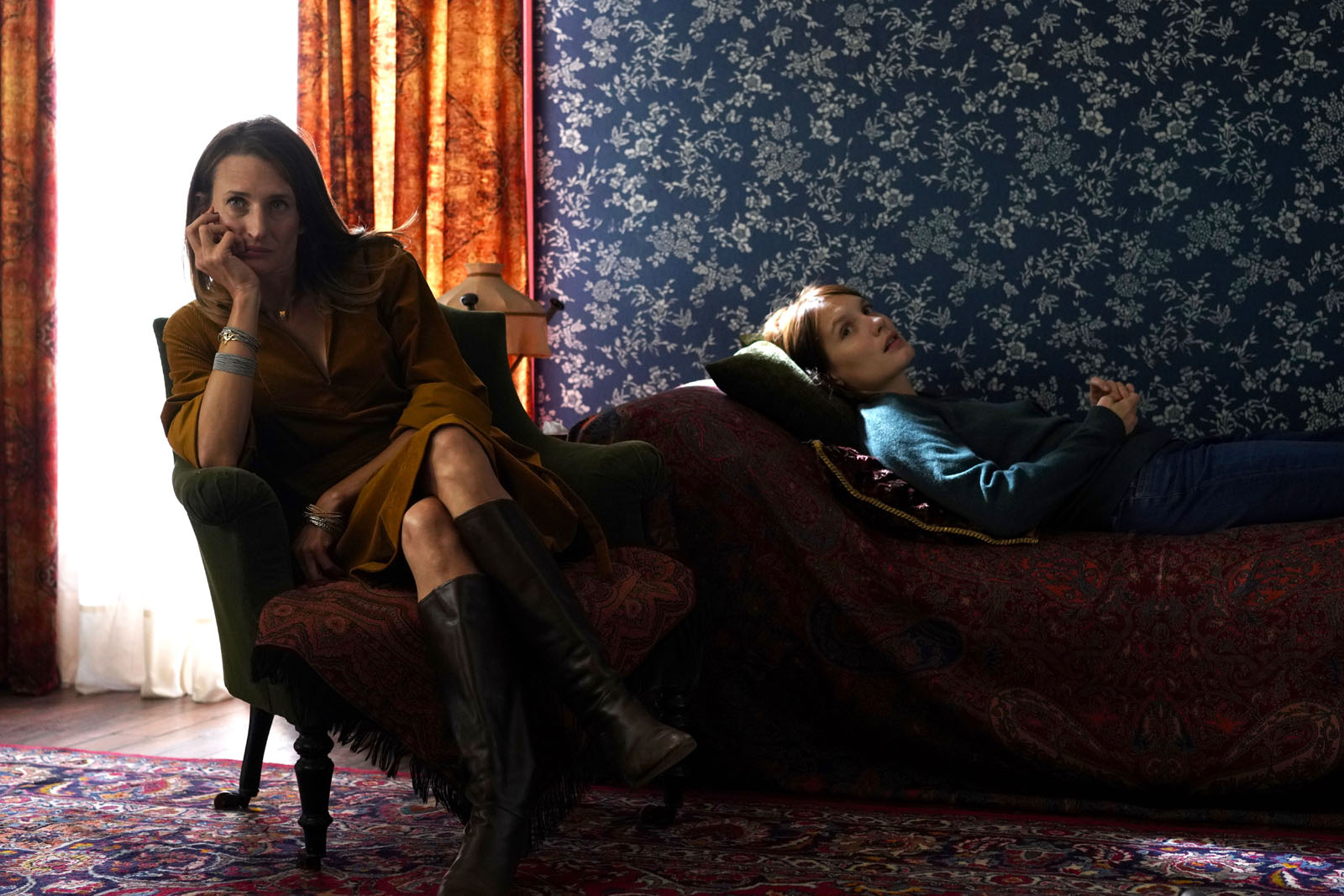 某处，某人剧照的剧照