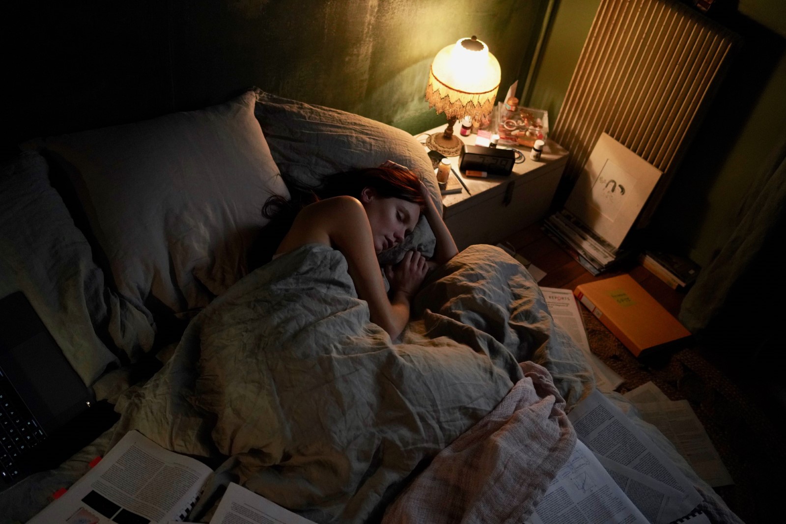 某处，某人剧照的剧照