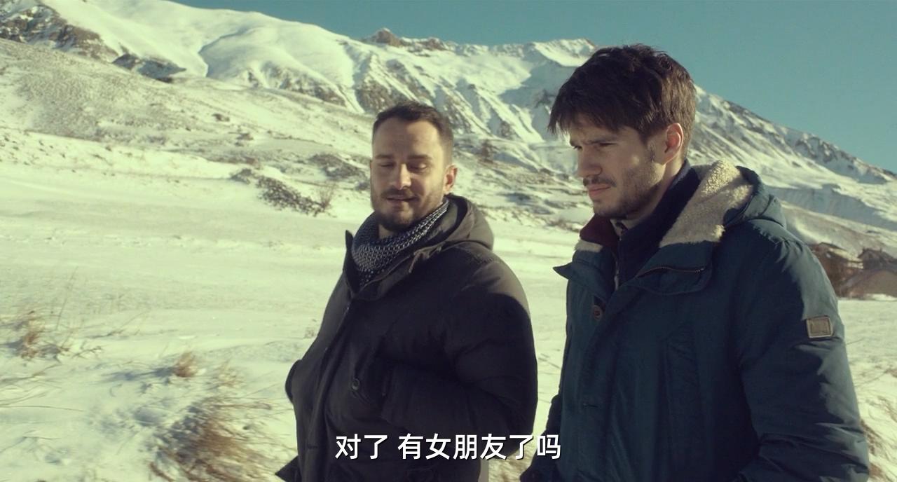 某处，某人剧照的剧照