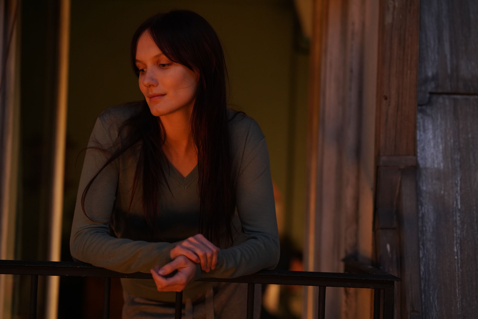 某处，某人剧照的剧照