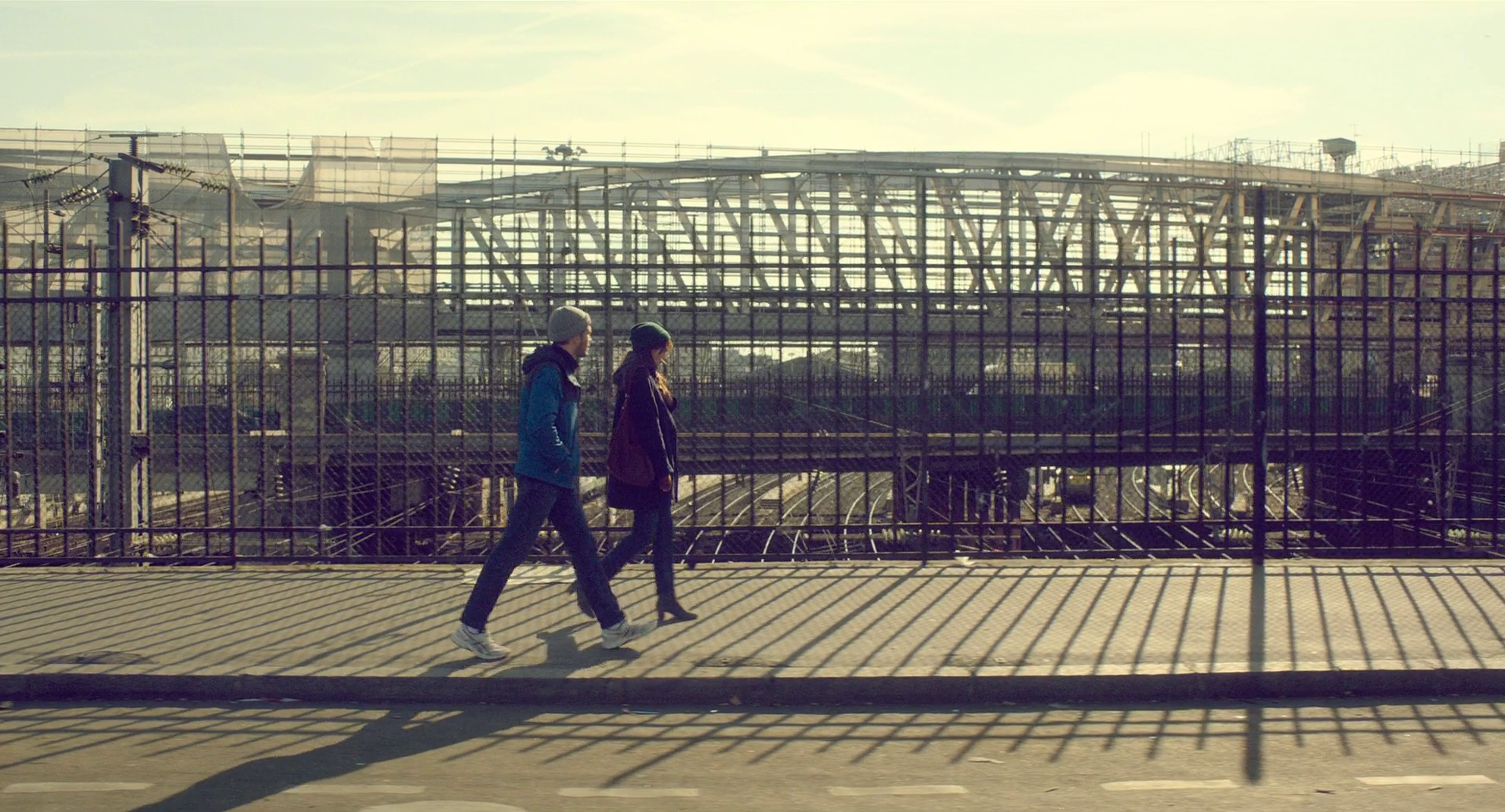 某处，某人剧照的剧照