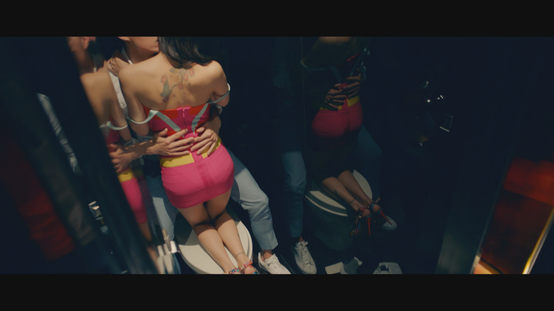 爱上夜蒲团剧照的剧照