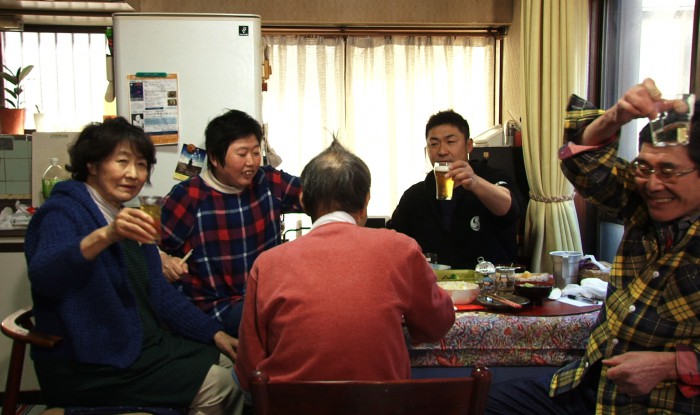 奈绪与家人的35年剧照的剧照