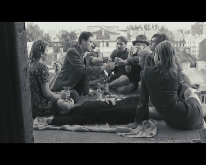 一个半房间，或回到祖国的感伤旅行剧照的剧照