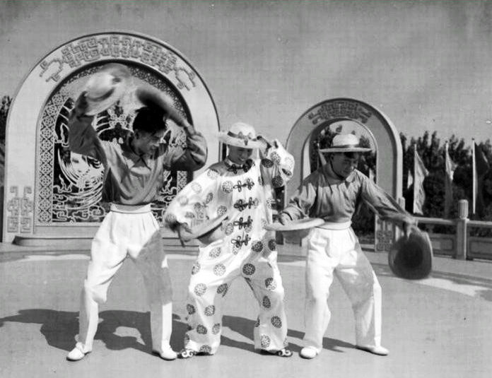 广场杂技表演剧照的剧照