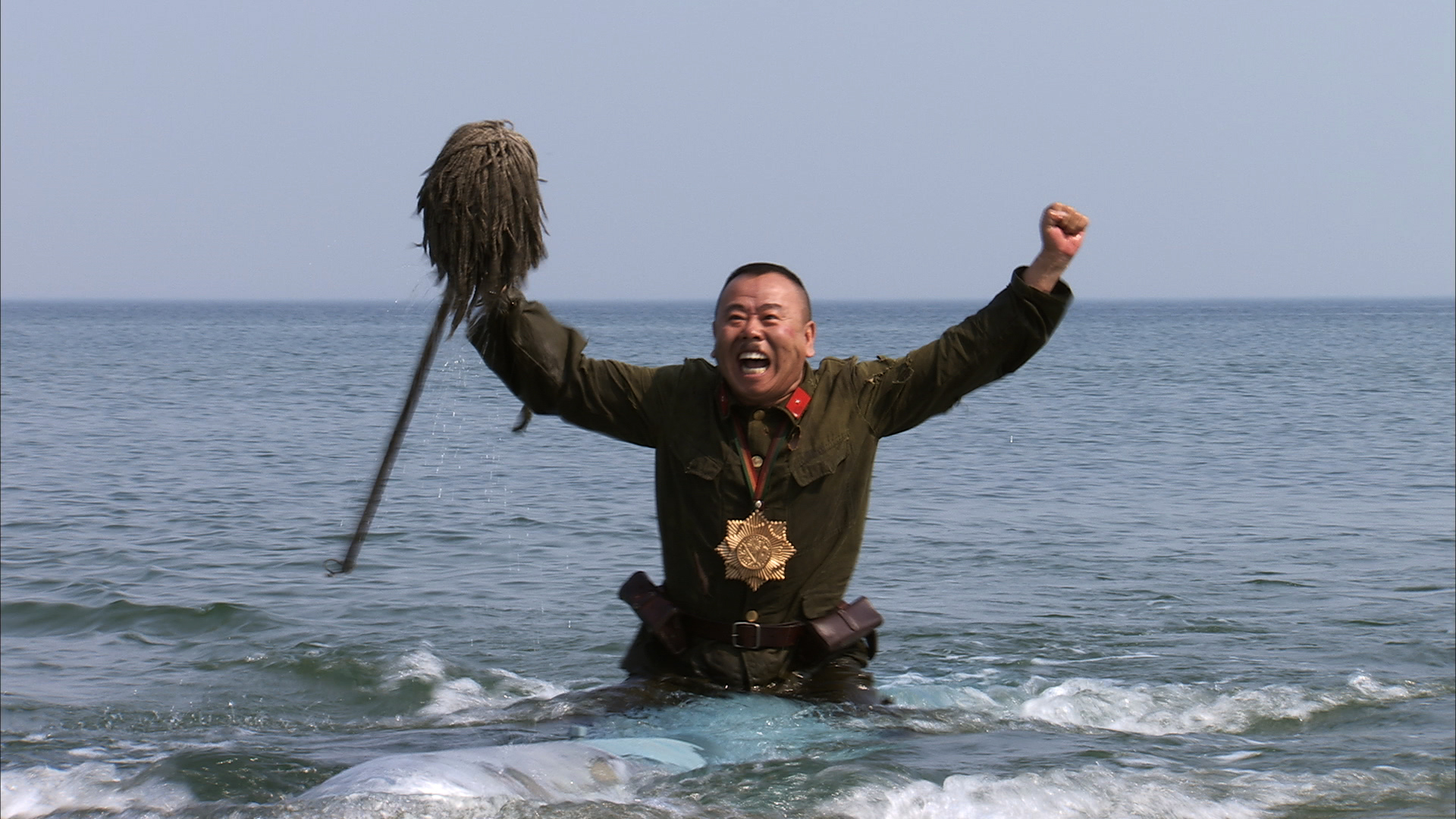 举起手来2：追击阿多丸号剧照的剧照