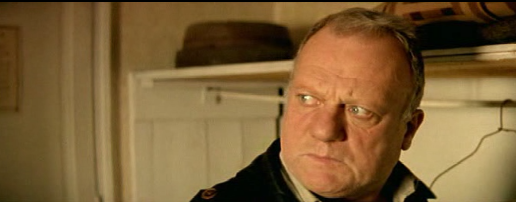 独自站立剧照的剧照