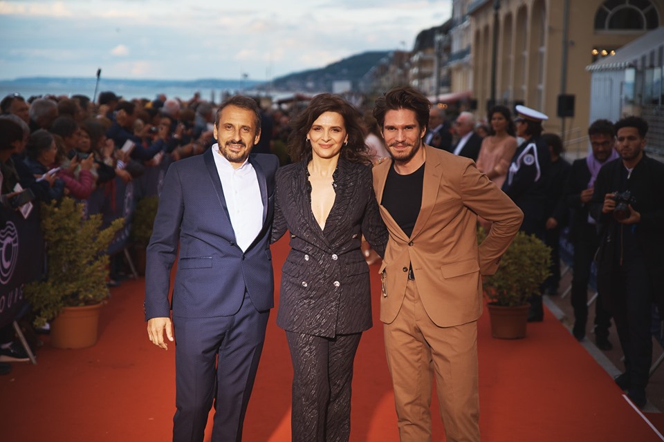 你觉得我是谁剧照的剧照