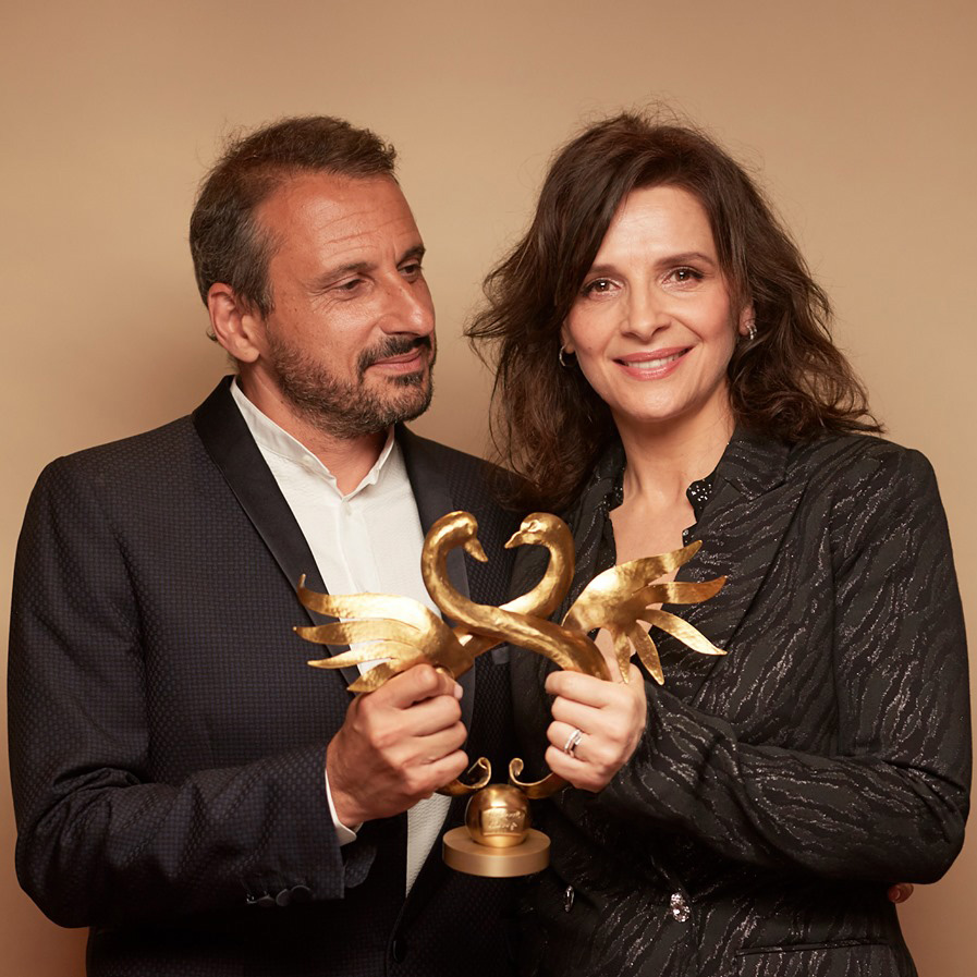 你觉得我是谁剧照的剧照