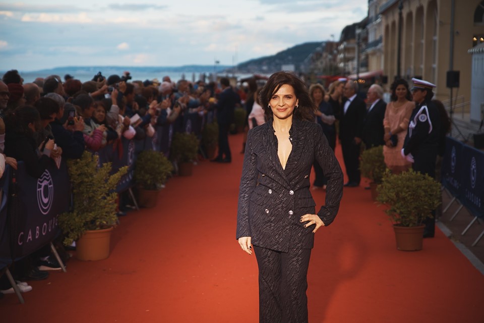 你觉得我是谁剧照的剧照