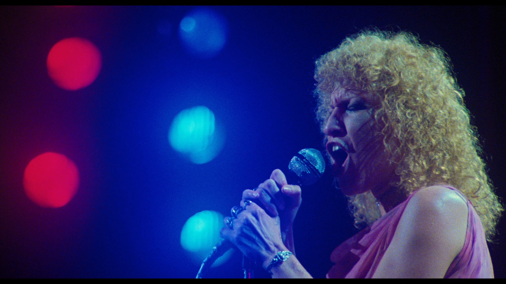 歌声泪痕剧照的剧照