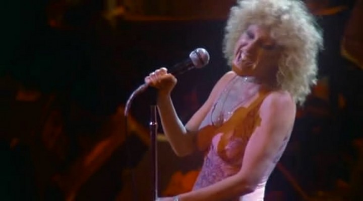 歌声泪痕剧照的剧照