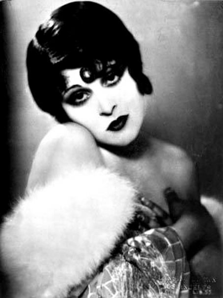 不信神的女子剧照的剧照