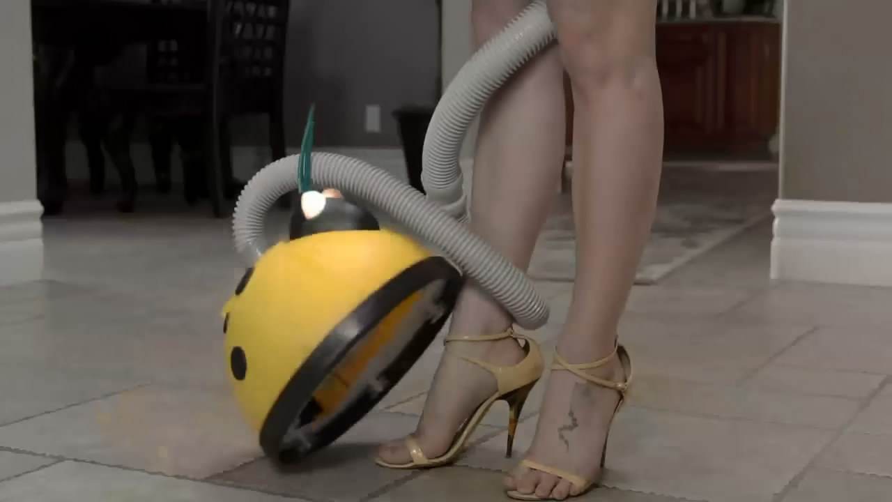 龙纹身的女鬼入镜剧照的剧照