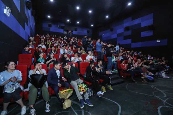 云雾笼罩的山峰剧照的剧照