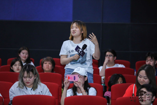 云雾笼罩的山峰剧照的剧照