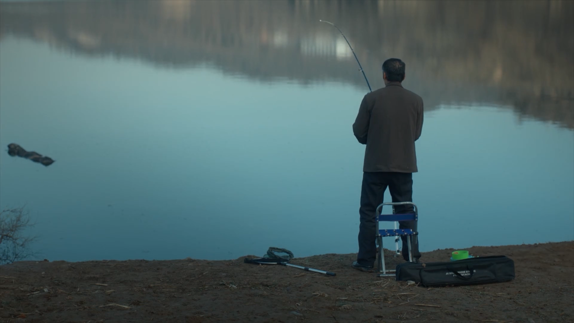 云雾笼罩的山峰剧照的剧照